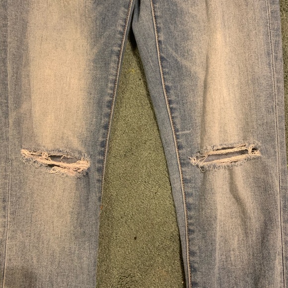 Ripped American Eagle Jeans - Picture 5 of 6